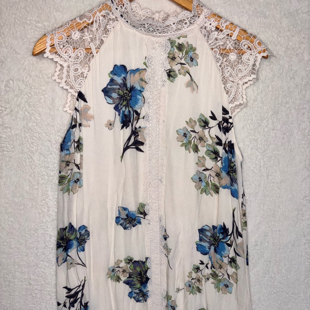 Altar’d State Floral Lace Trim Blouse mini dress
size Medium